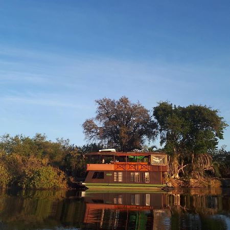 Kubu Queen Houseboat Hotel Shakawe Luaran gambar