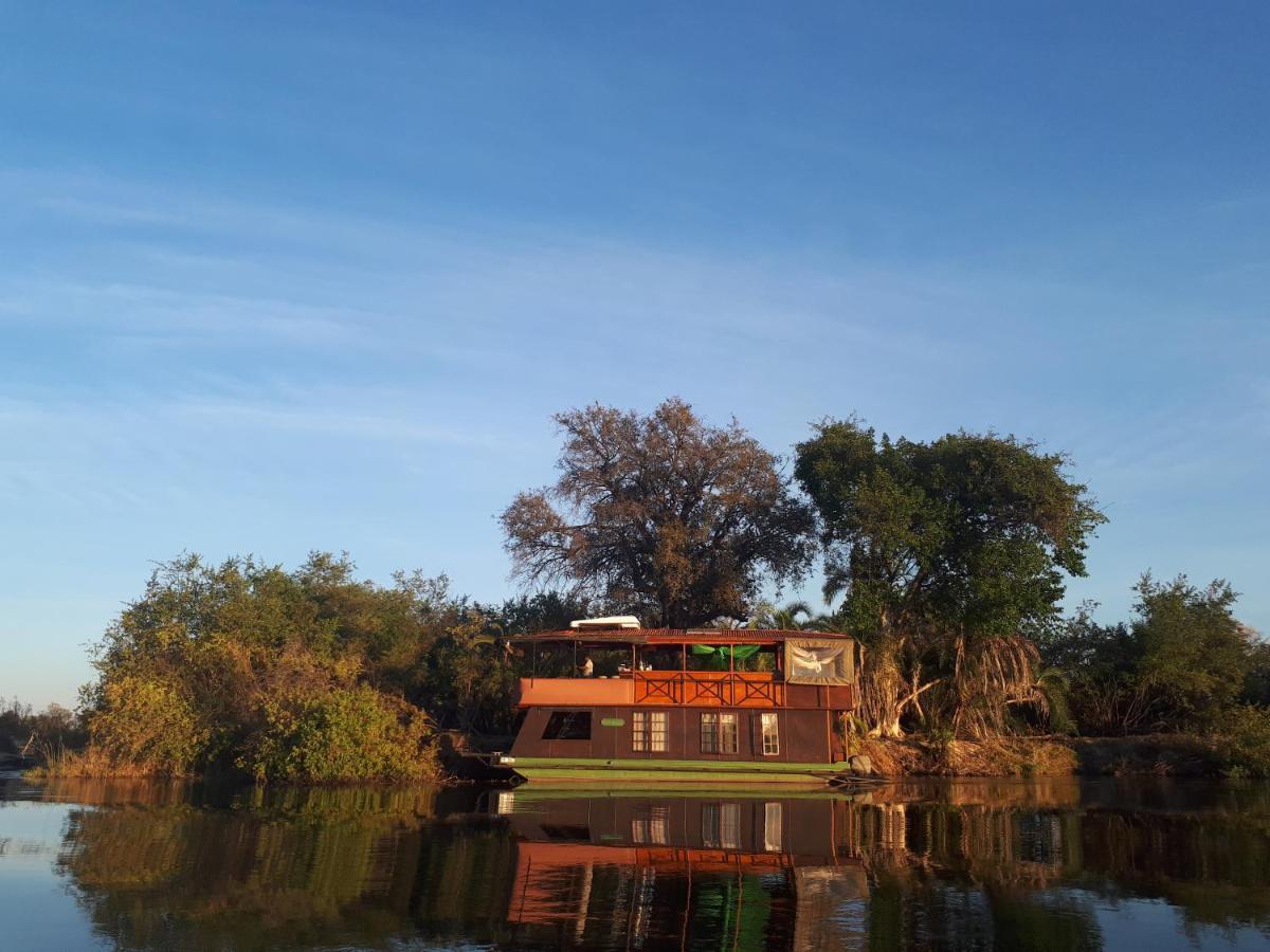 Kubu Queen Houseboat Hotel Shakawe Luaran gambar